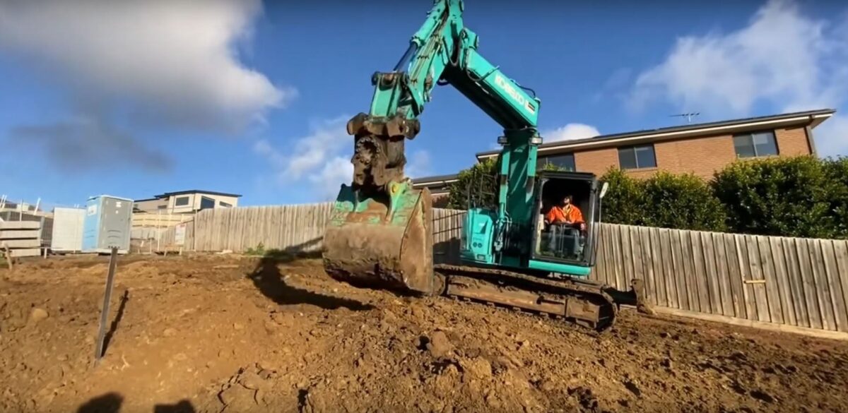 Which Equipment is Used for Earthmoving? Navigating Auckland's Earthmoving Landscape